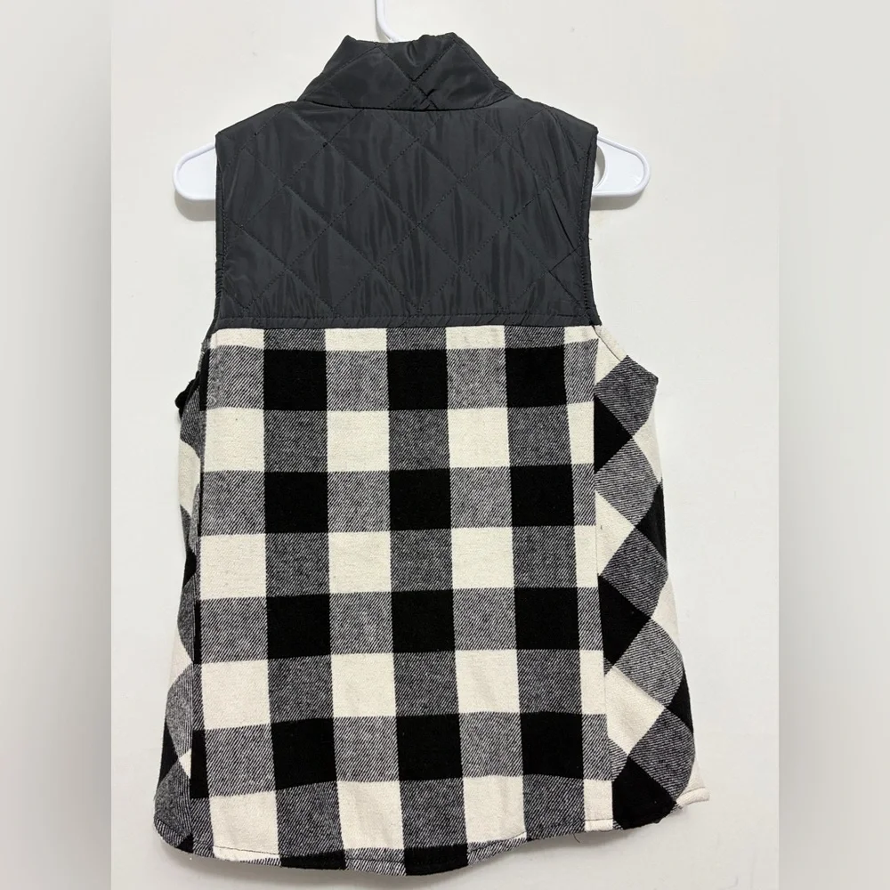 Maurices Black White Buffalo Plaid Quilted Vest women’s Size S(A362)✨ - Picture 5 of 9